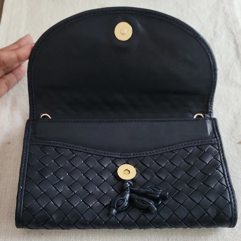 Bottega Veneta Intrecciato Navy Blue Woven Leather Clutch - Picture 2 of 16